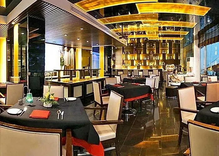 Furamaxclusive Asoke, Hotel